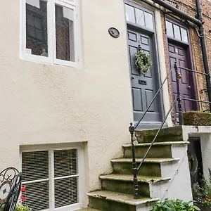 Robins Nest Apartment Whitby